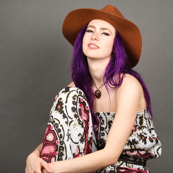 Meet your Posher, Steph - Picture 1 of 1